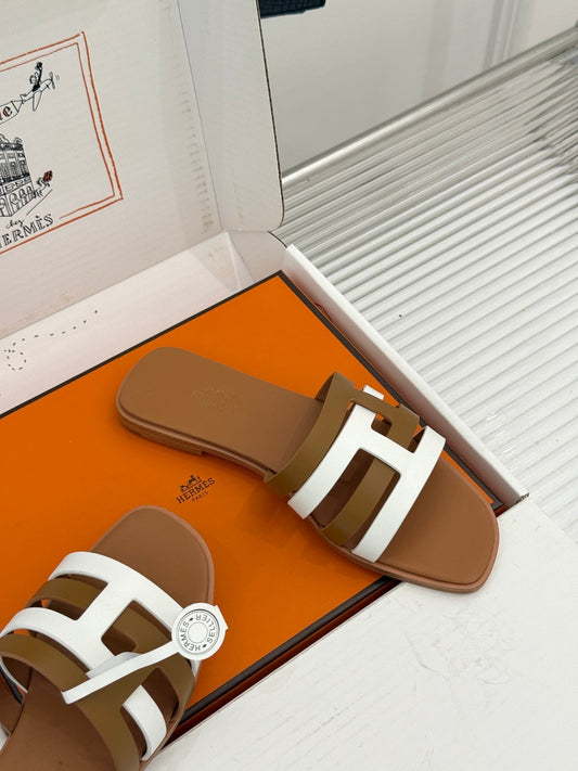 HM 26s Strappy Flat Sandals Brown White Sheepskin 905782