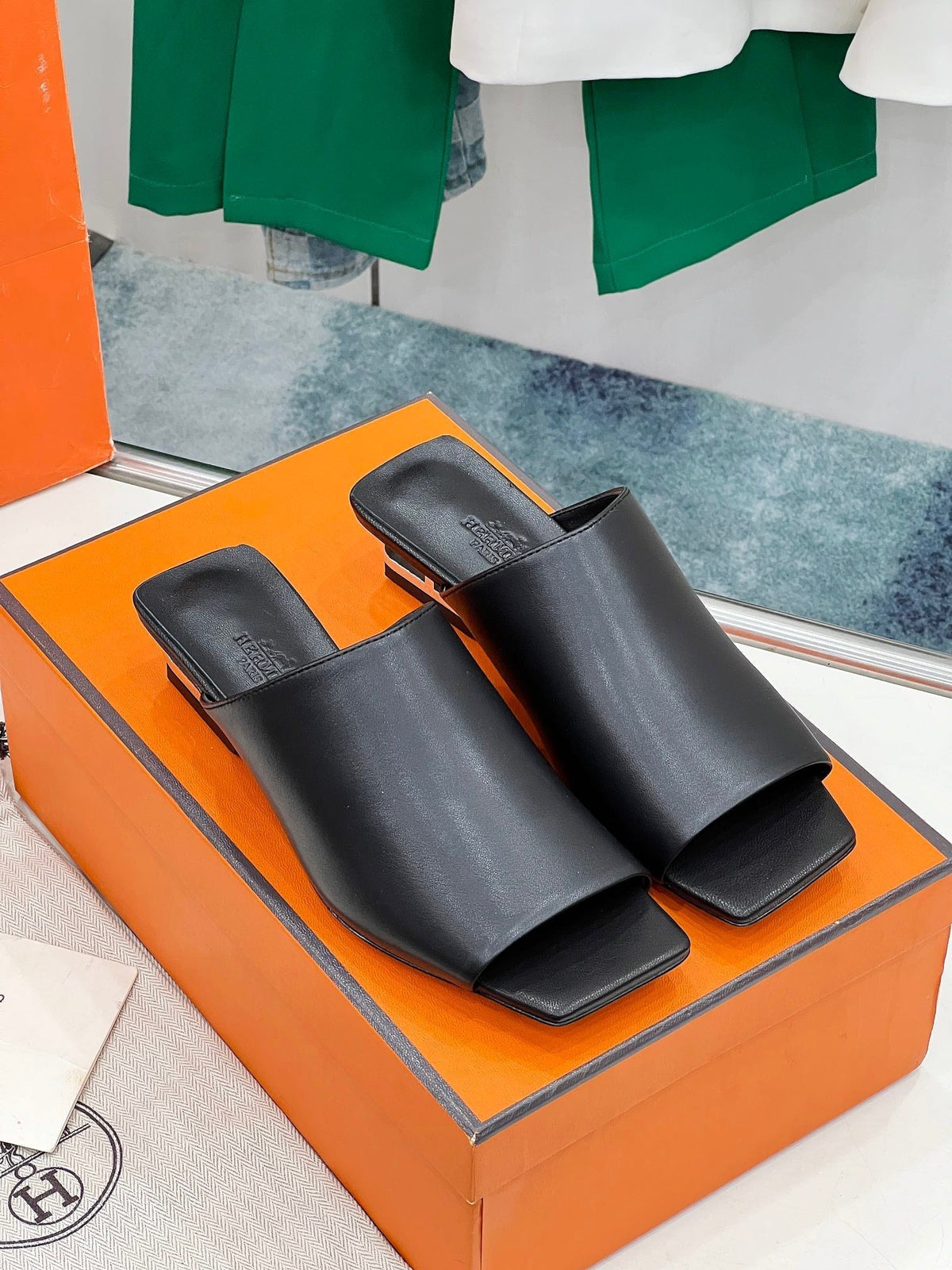 HM Idole Sandal In Black Calfskin