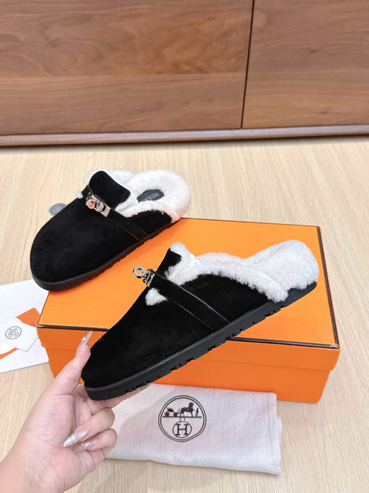 HM 25 Carlotta Mule Black Shearing Suede 462185