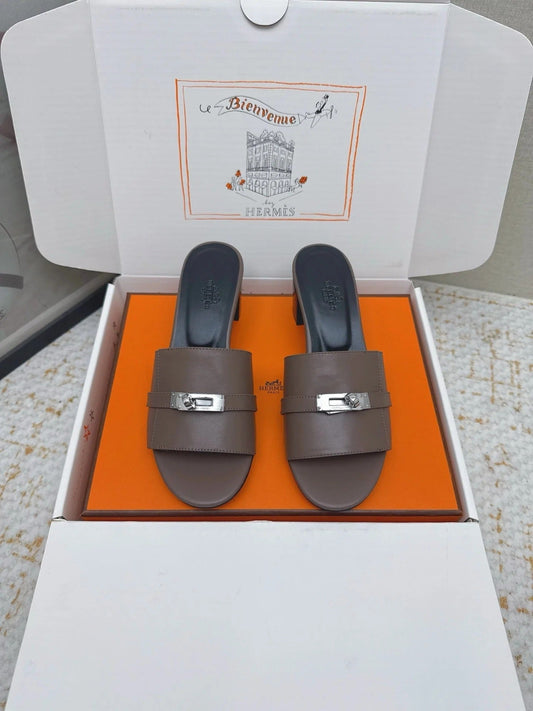 HM 26ss Oasis Sandals 50 Dark Taupe Sheepskin Sliver Buckle 625168