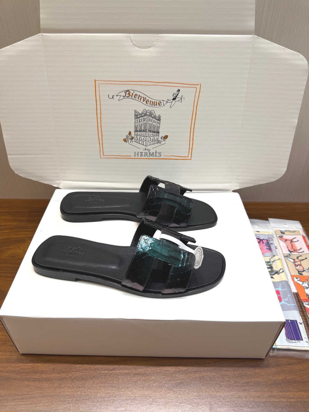 HM Sandal Black Metallic in Snakeskin 788513