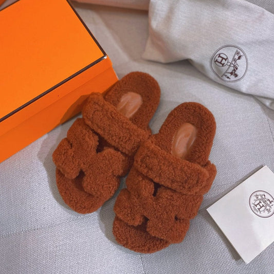 chypre sandal brown lamb wool
