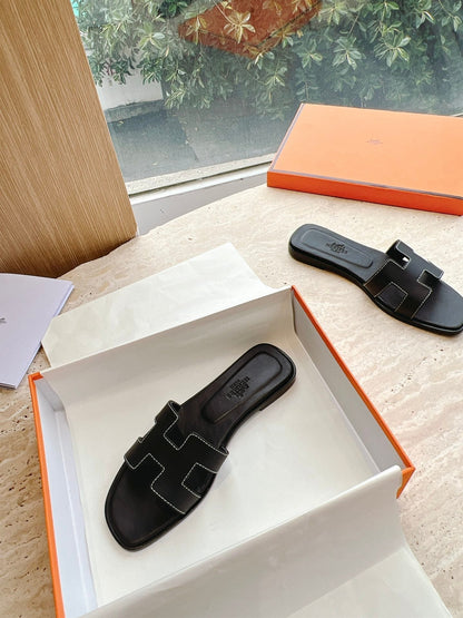 HM 25 Oran Sandal Black Calfskin