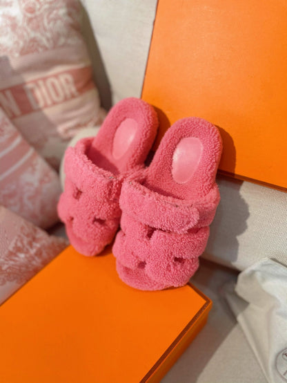 chypre sandal pink lamb wool