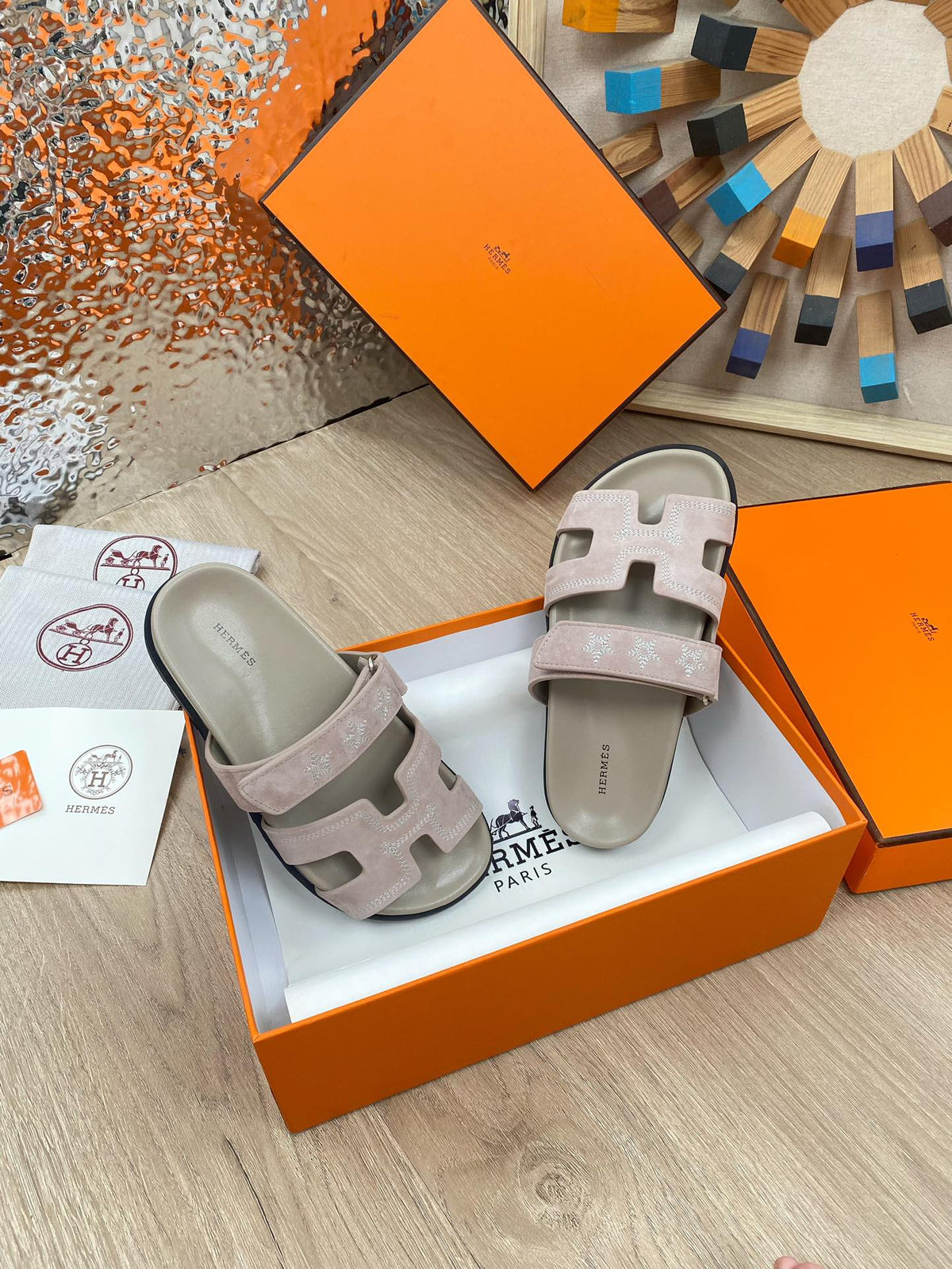 chypre sandal pinkish beige suede calfskin white thread embroidered