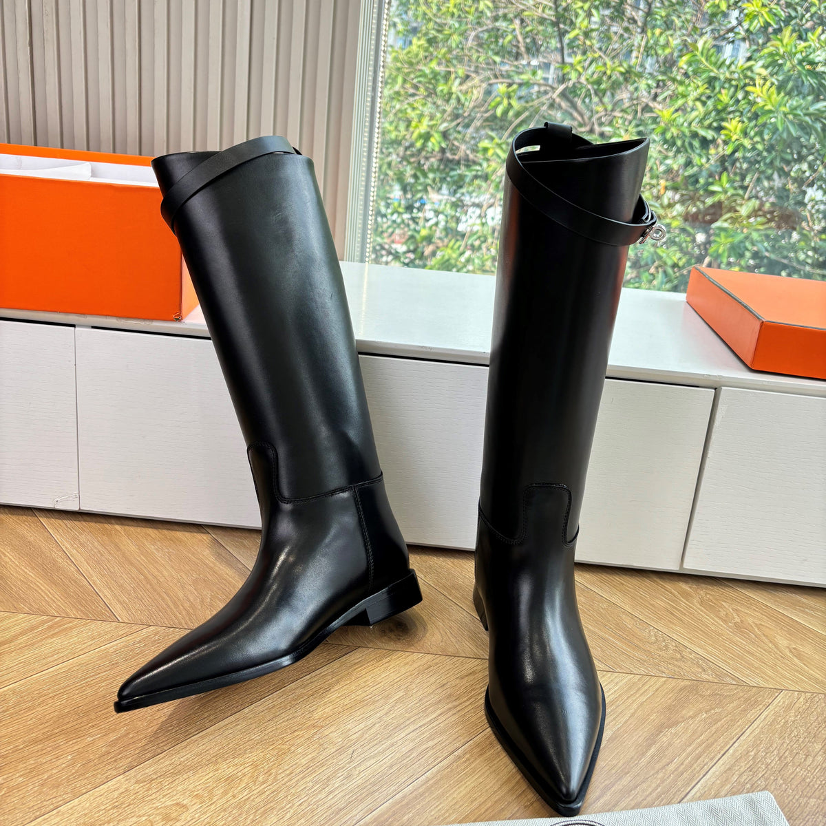 HM Lizy Boot Black Cowhide 548752