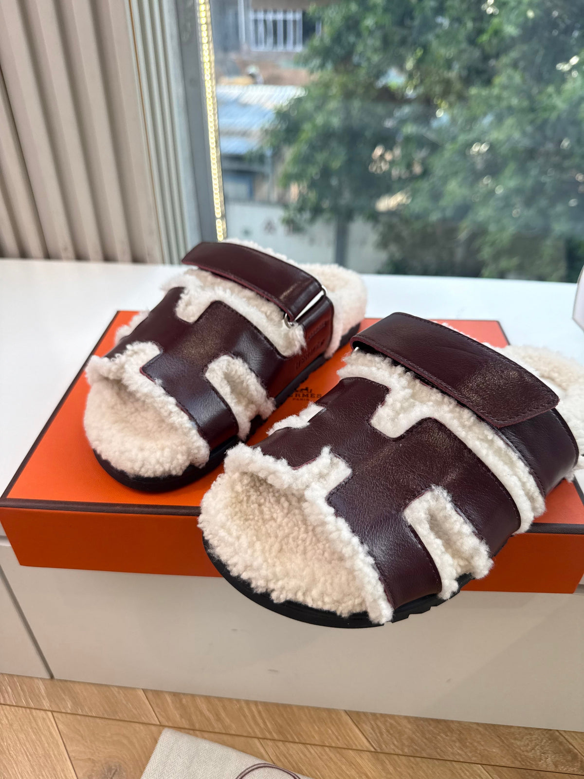 HM Chypre Sandals Ebony Brown Shearling Leather 967724