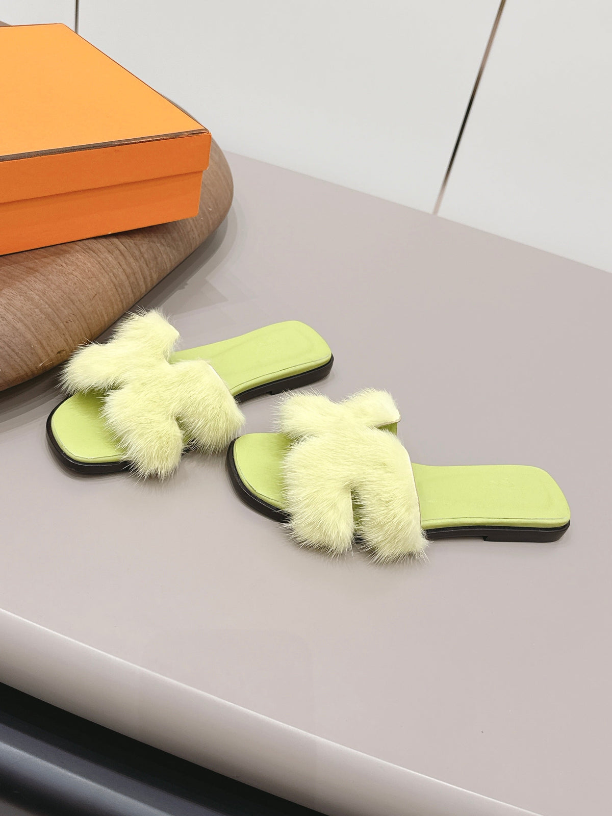 HM 25 Oran Lime Green Fur Leather 348090