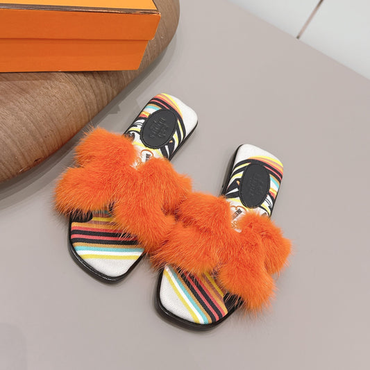 HM 25 Oran Orange Colorful Fur Canvas 738410