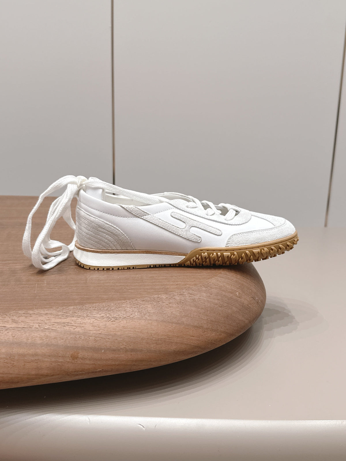 HM 26s Mascot Sneakers White Suede Lambskin 905304