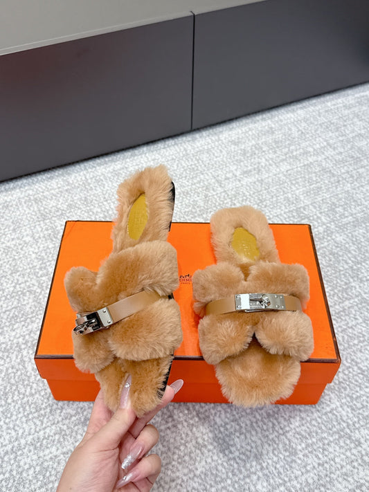 HM 25s H Shaped Slipper with Buckle Light Brown Shearling 462193
