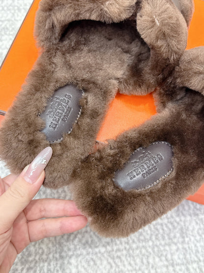 HM 25s H Shaped Slipper with Buckle Dark Brown Shearling 462194