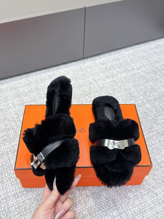 HM 25s H Shaped Slipper with Buckle Black Shearling 462196