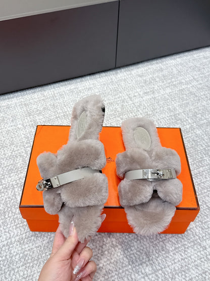 HM 25s H Shaped Slipper with Buckle Gray Shearling 462197