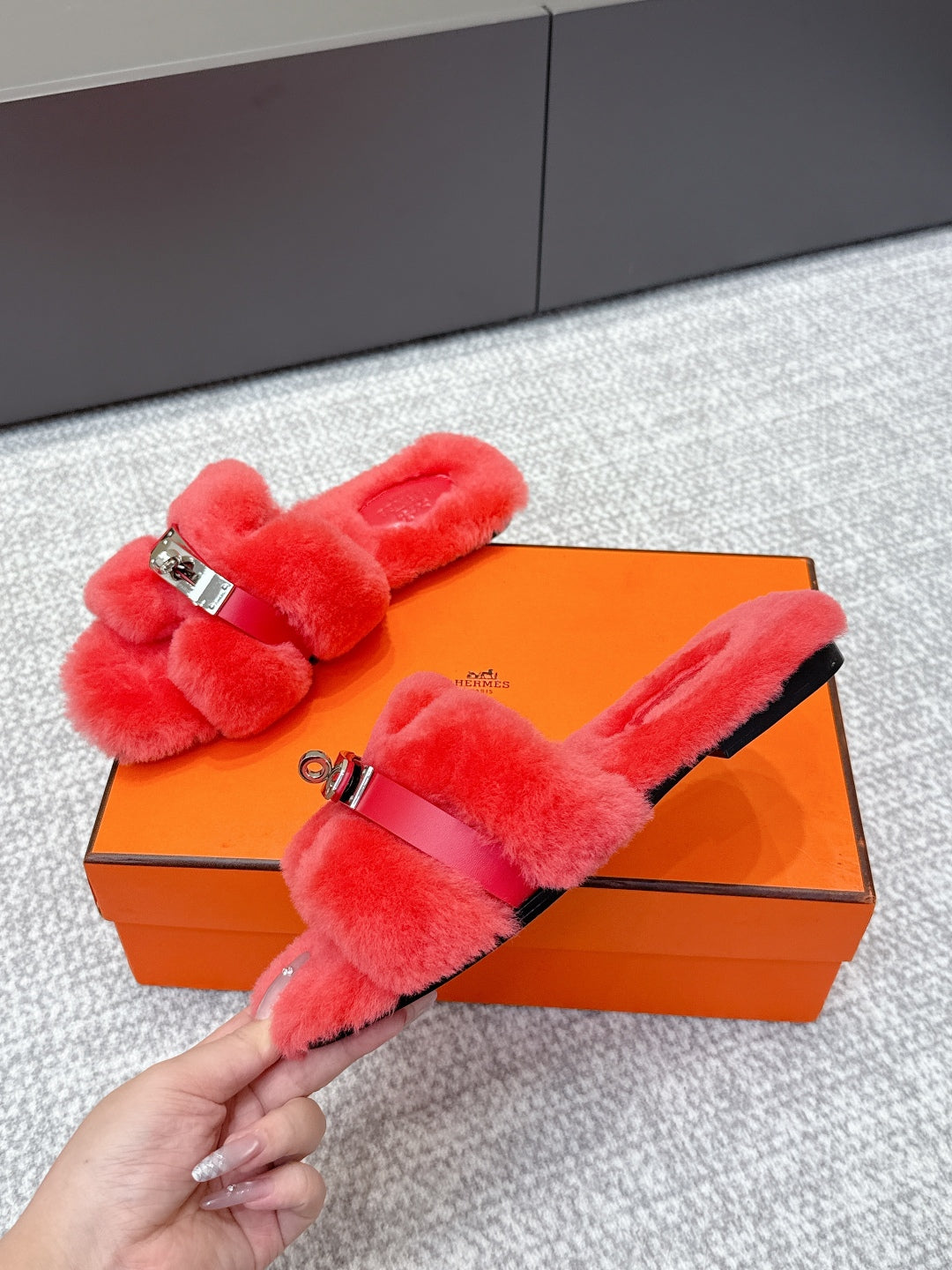 HM 25s H Shaped Slipper with Buckle Red Shearling 462198