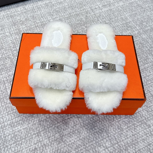 HM 25s Slipper with Buckle White Fur 462202