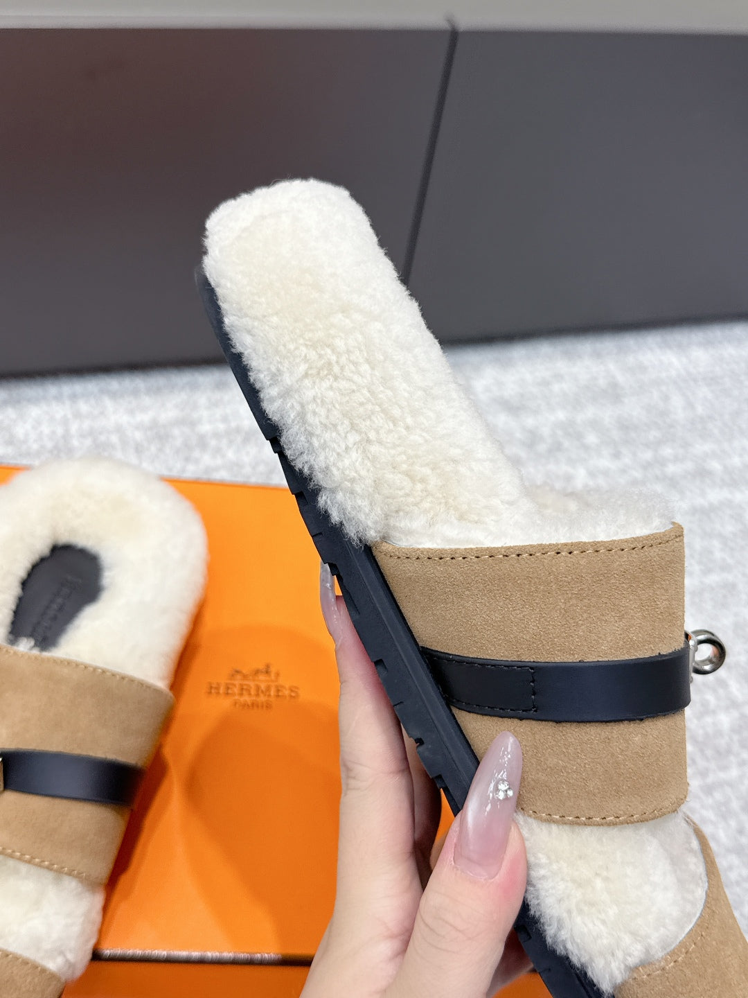 HM Kelly slippers Khaki Cowhide Suede Fur 462204