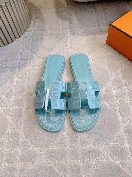 HM 26s Oran Sandal Blue Alligator Embossed Leather 724324