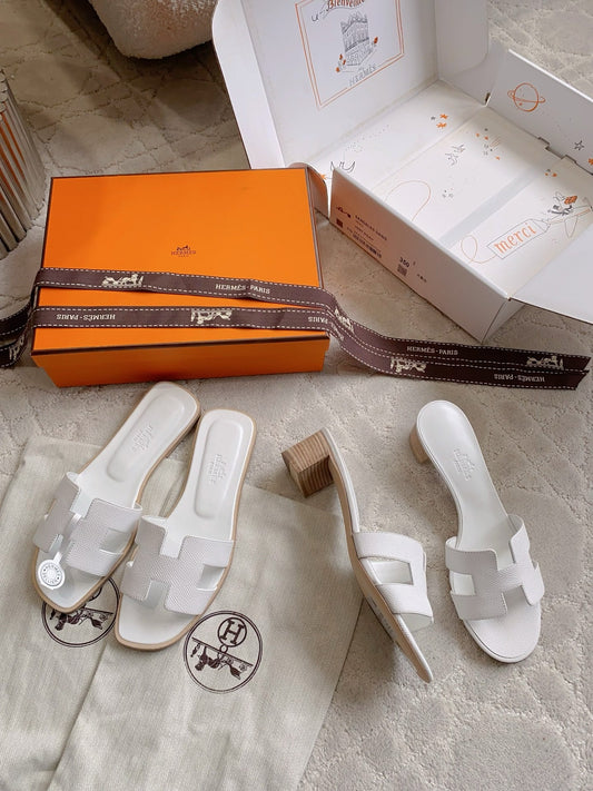 HM 26s Oran Sandal White Espom Goatskin 724276