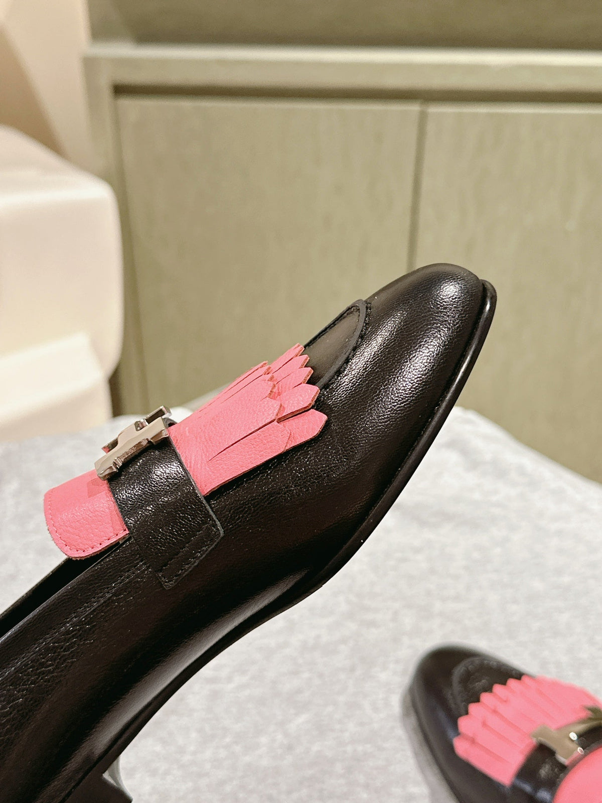 HM Mocassins Royal Loafers Black PInk Sheepskin 445011