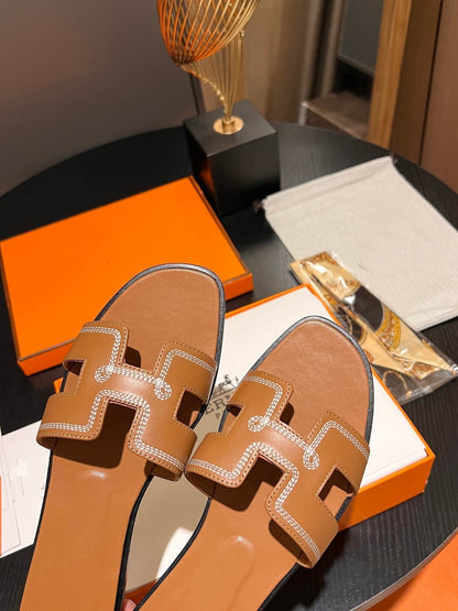 0RAN SANDAL Calfskin Sandstone