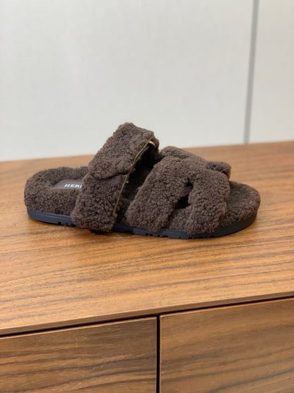 HM Chypre Sandal In Dark Brown Lamb Wool 984179