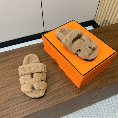 HM Chypre Sandal In Dark Beige Lamb Wool  984181