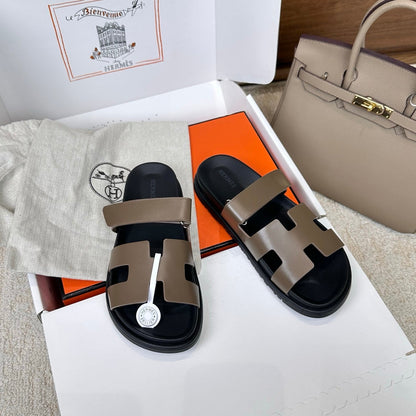 HM Chypre Sandal Taupe Black Leather 862406