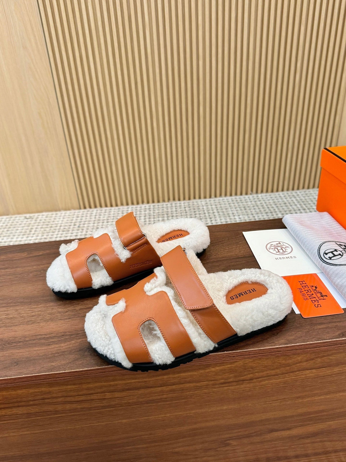 HM Chypre Sandal Burnt Orange Mix White Wool And Cowhide Lining 543687