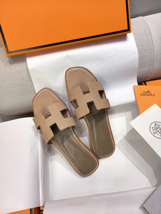 HM 26s Oran Sandal Light Brown Epsom 708456