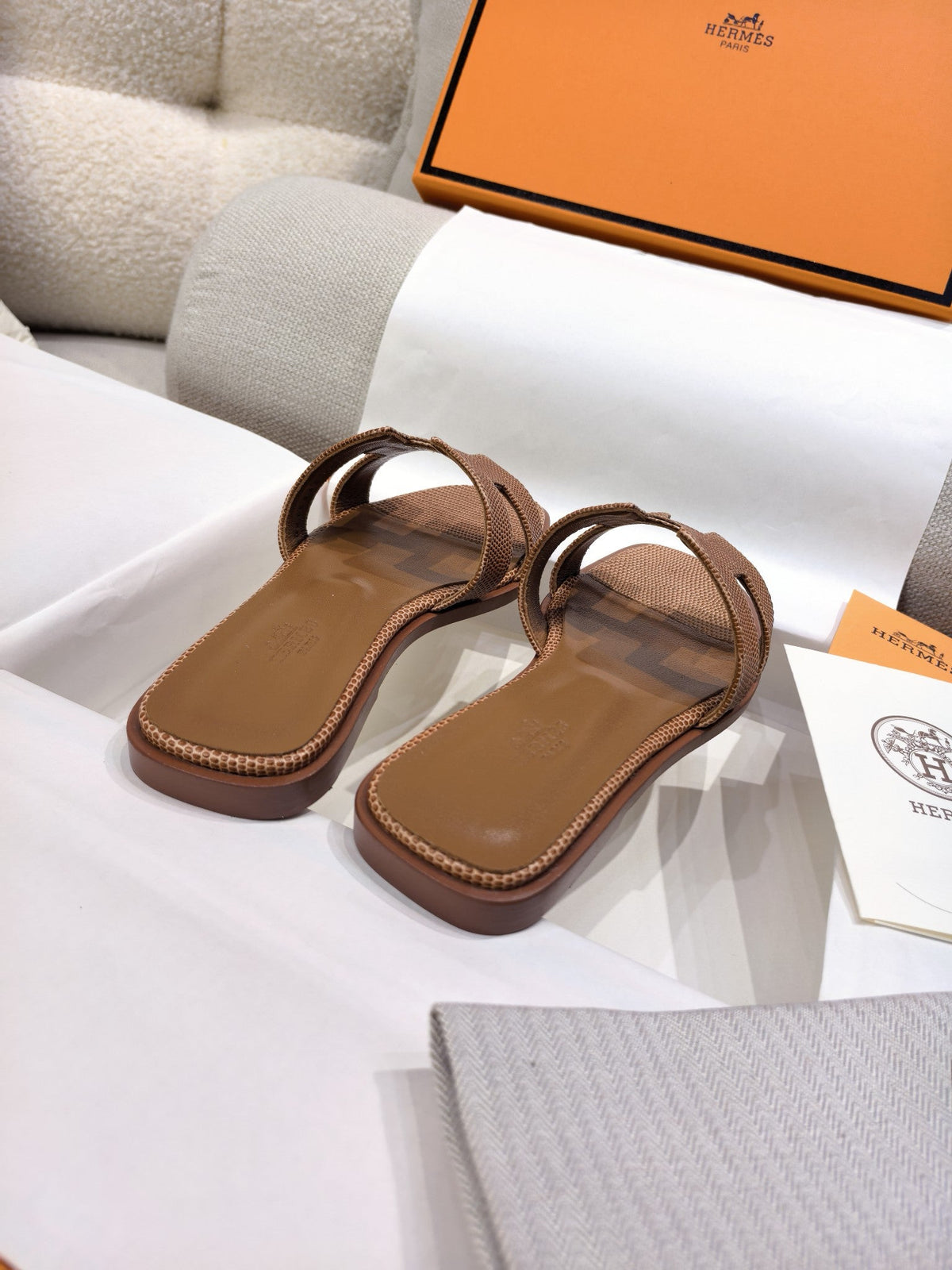 HM 26s Oran Sandal Brown Epsom 708457