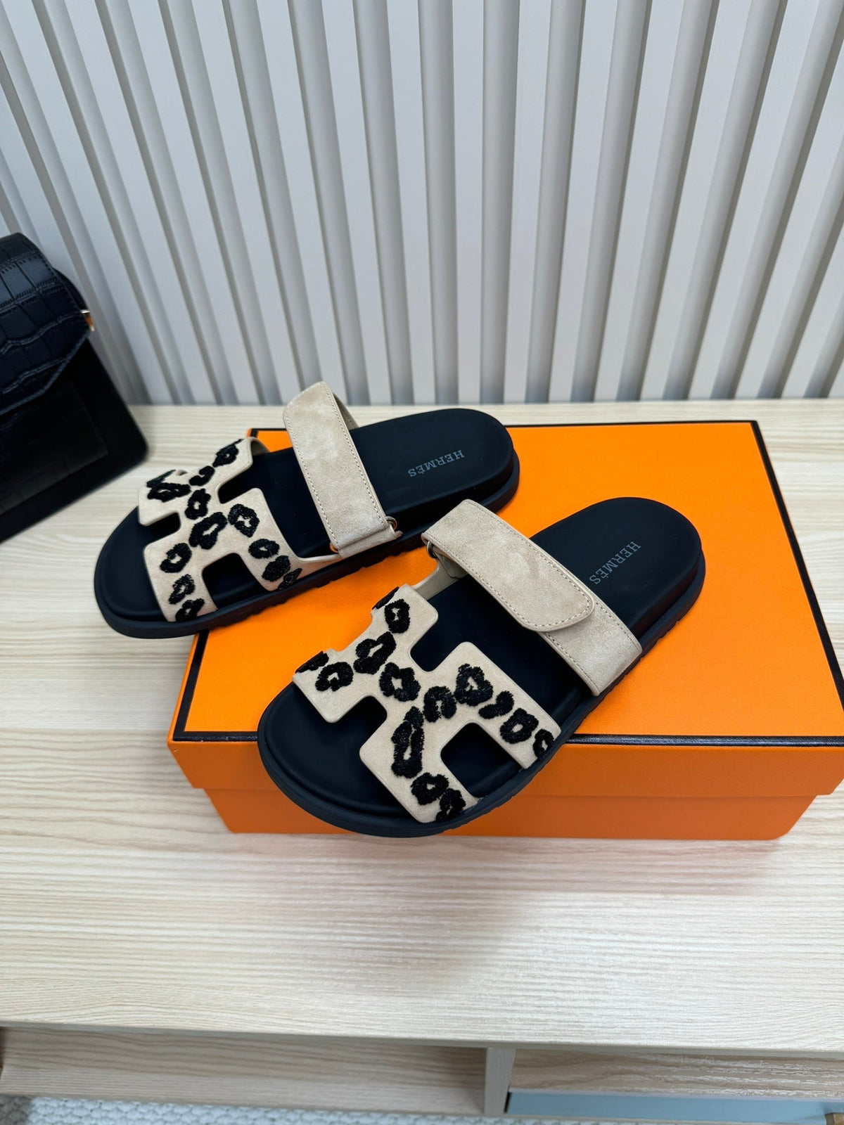 HM Chypre Sandal Black Taupe Suede Wool Leather 618575