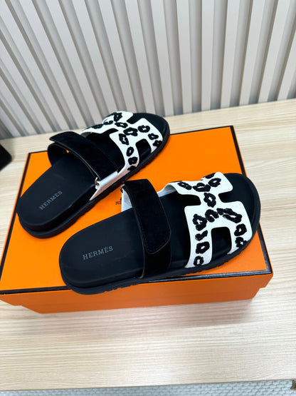 HM Chypre Sandal Black White Suede Wool Leather 618576