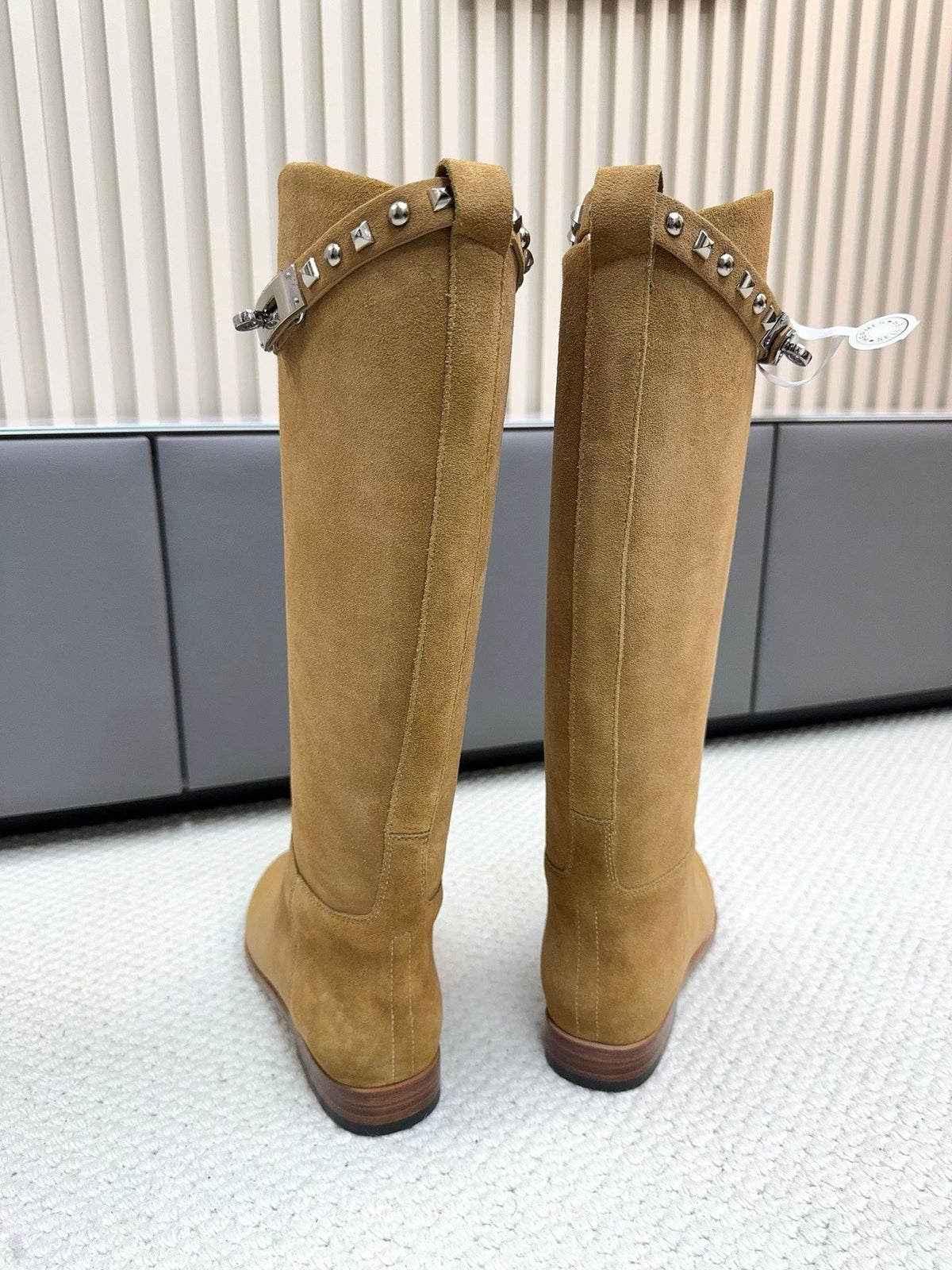 HM 25ss Kelly Buckle Riding Boots Taupe Suede 576119