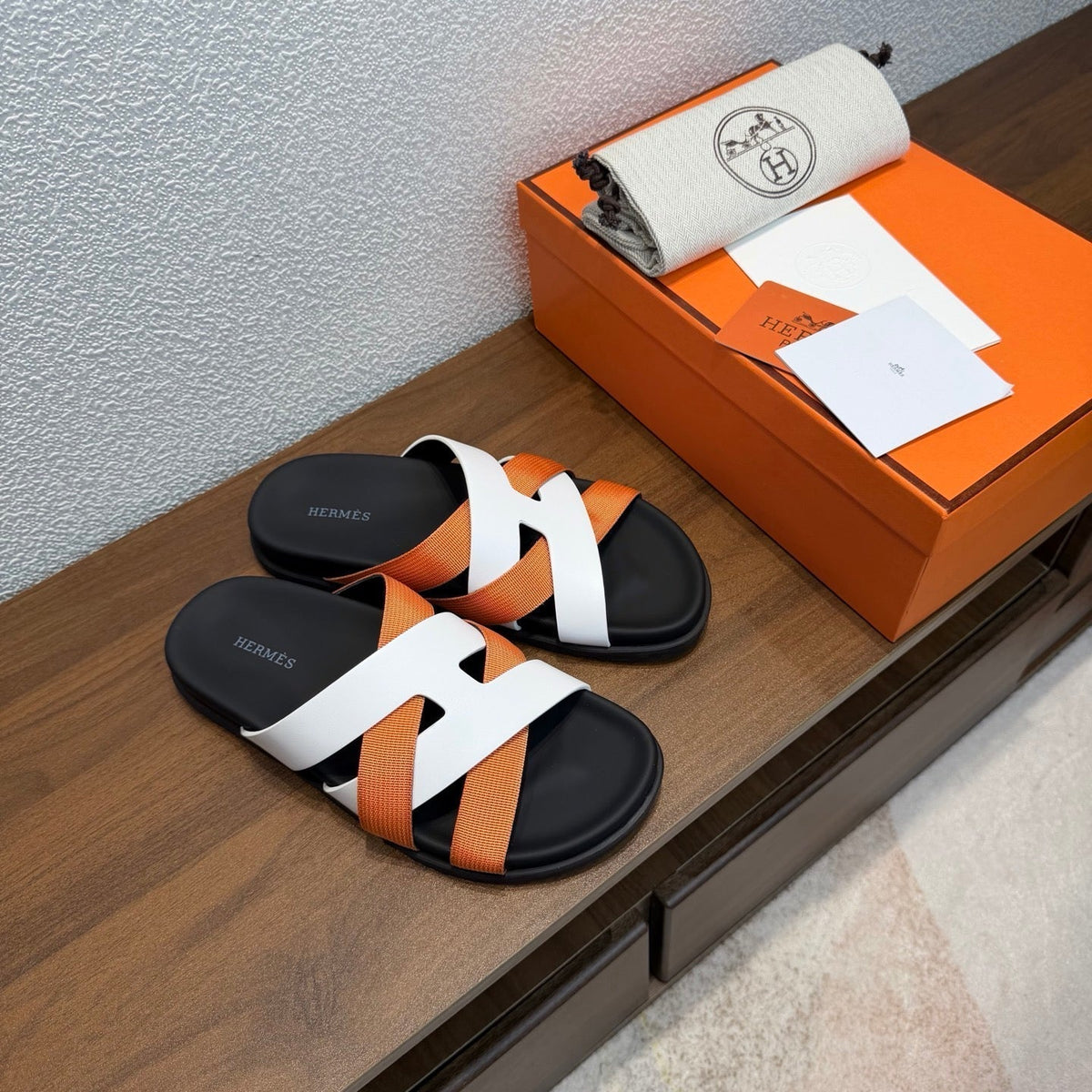 HM 26s Kazimir Sandal In Black Calfskin And Caramel Brown Suede