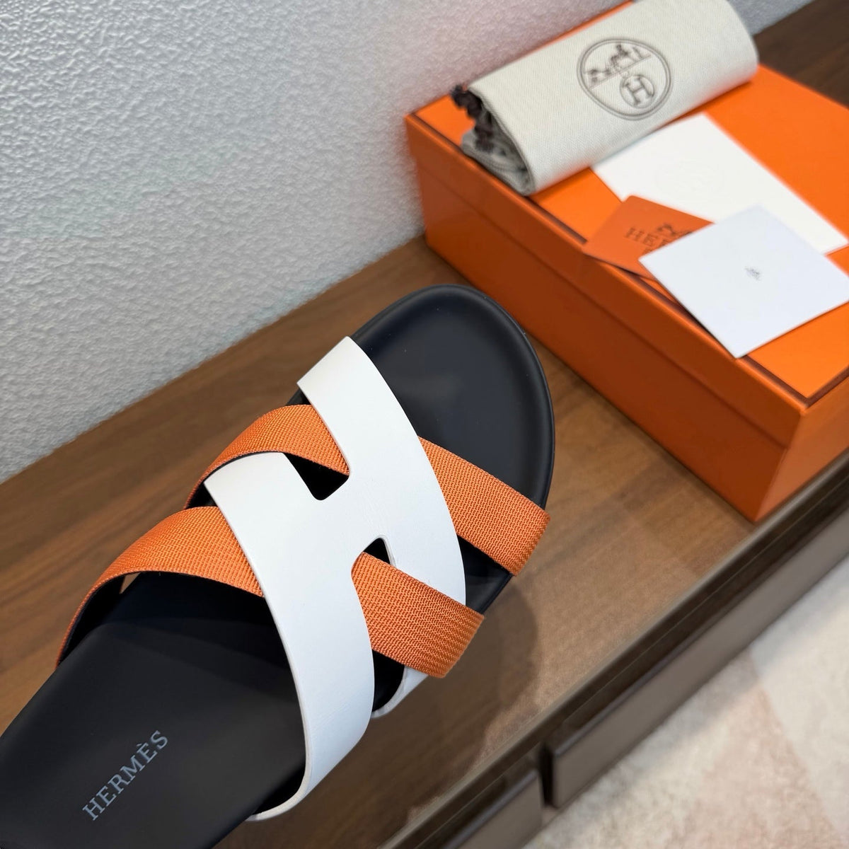 HM 26s Kazimir Sandal In Black Calfskin And Caramel Brown Suede