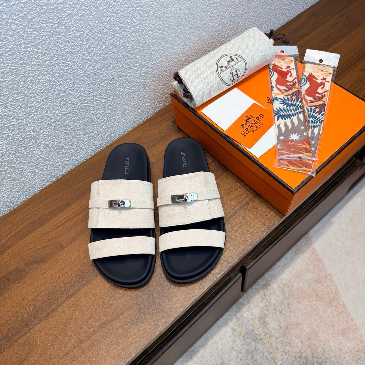 HM Jackson Sandals White Suede 707158