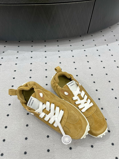 HM Sneaker 10mm In Light Yellow Brown Suede  954742