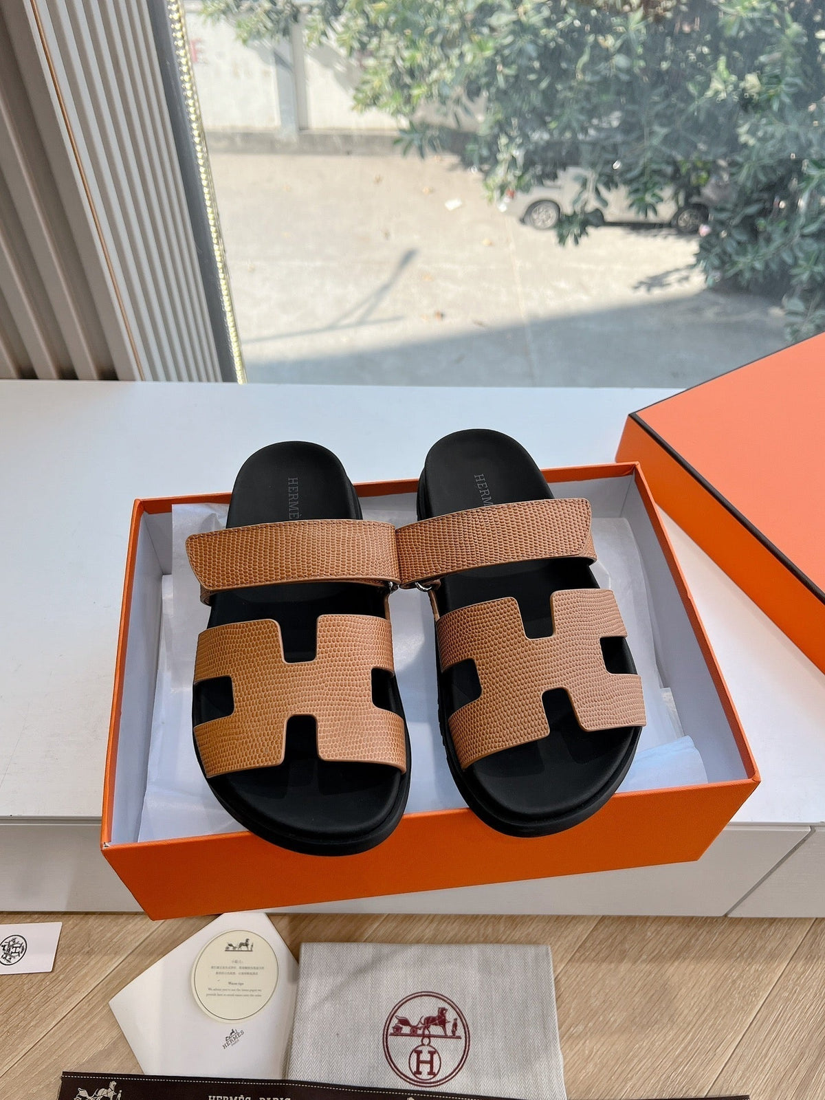 CHYPRE SANDAL IN CIDER BROWN SHINY GRAINED CALFSKIN