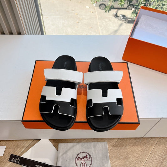 HM Chypre Sandal White mix Black Calfskin 202816