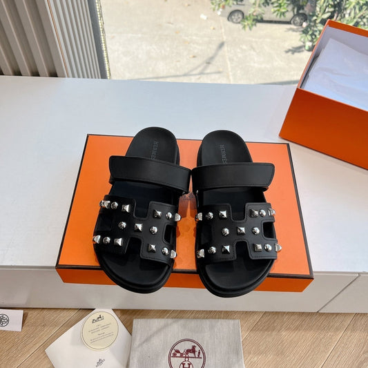 HM Chypre Sandal Black Calfskin mix Studs 202820