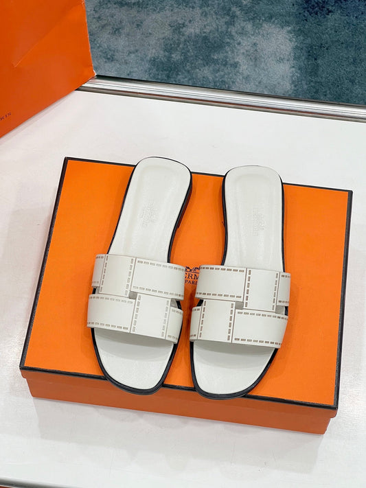 HM Idioma Sandal In White Cream Calfskin