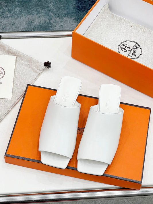 HM Idole Sandal In White Calfskin