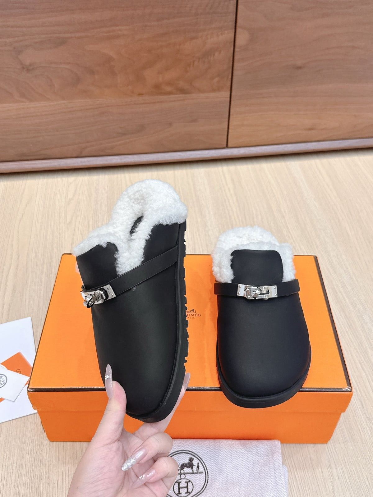 HM 25 Carlotta Mule Black Shearing Calfskin 462187