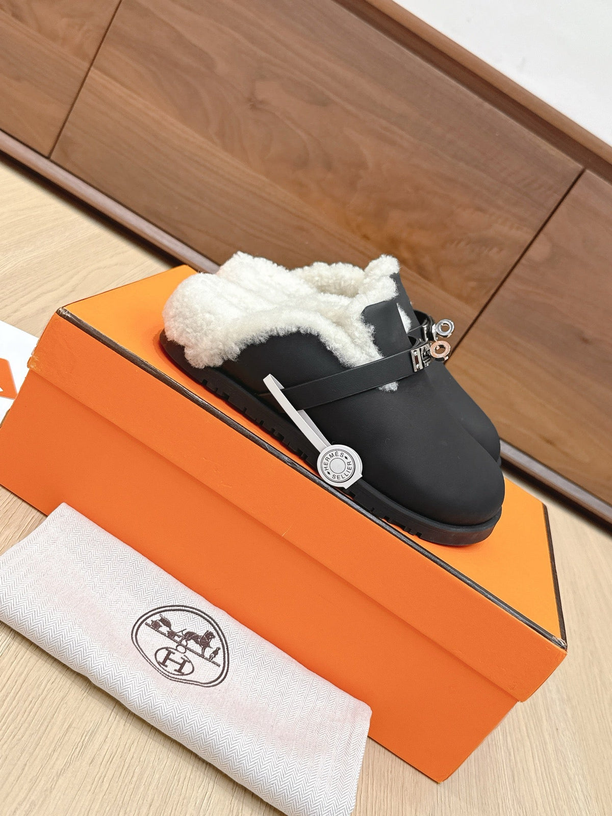 HM 25 Carlotta Mule Black Shearing Calfskin 462187