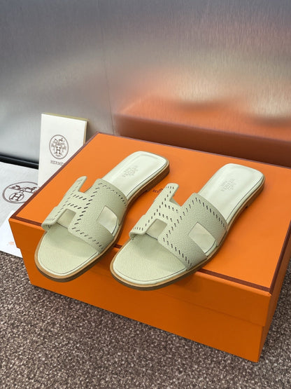 HM 25 Oran Sandal Cream Perforate Epsom Leather