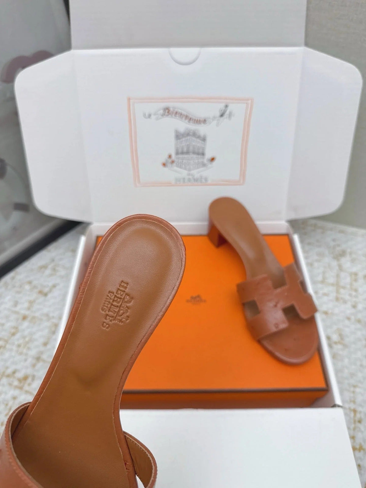 HM 26ss Oran Sandals 50 Brown Ostrich Leather 625124