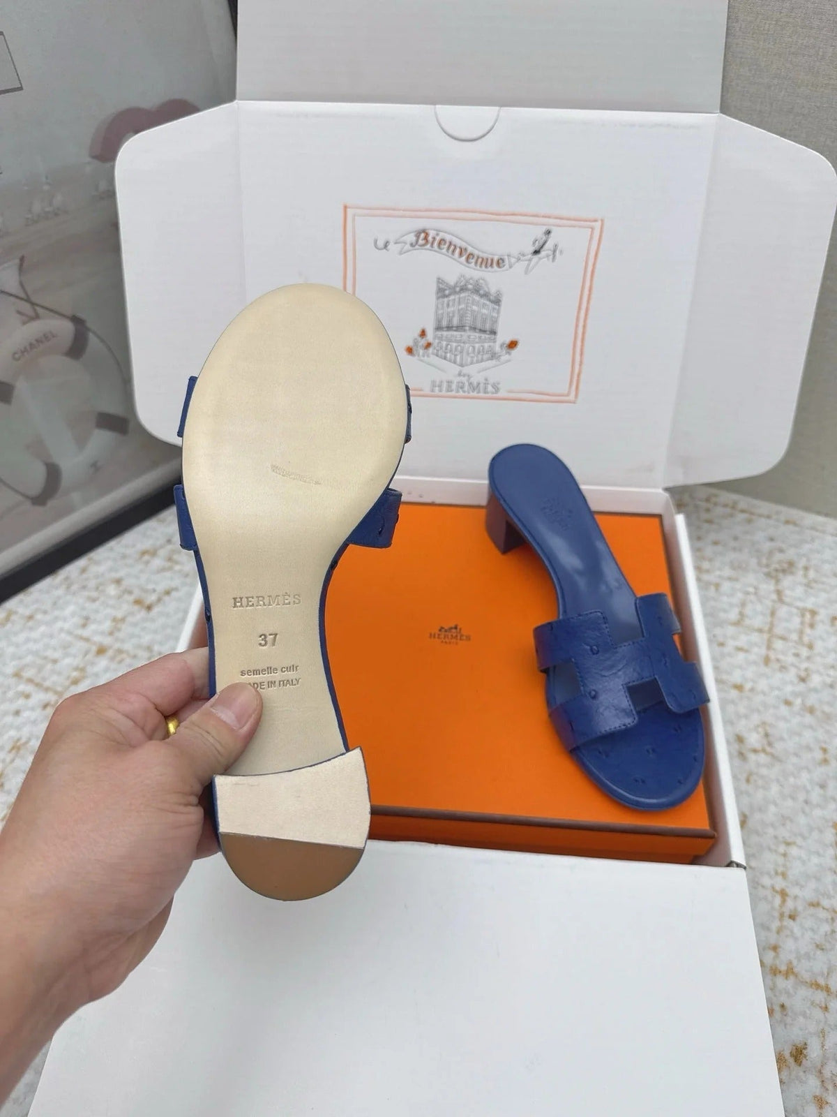 HM 26ss Oran Sandals 50 Blue Encre Ostrich Leather 625131