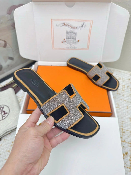 HM 26ss Oran Sandals Black Beige Gray Rhinestone Cowhide 625261