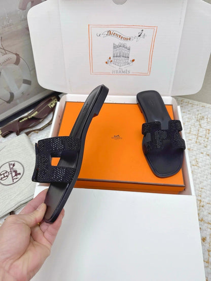 HM 26ss Oran Sandals Black Rhinestone Cowhide 625241